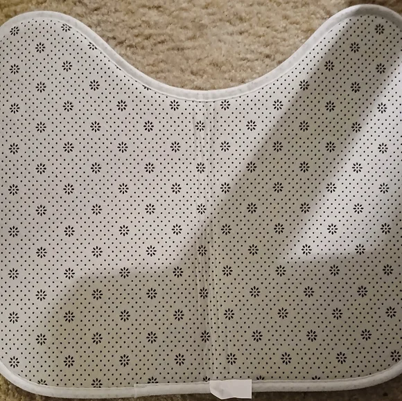 Wooden Door-4pcs (Shower Curtain/Bath Rug/U-Shape Mat/Toilet Cover)-(New Cond.) - Picture 9 of 14